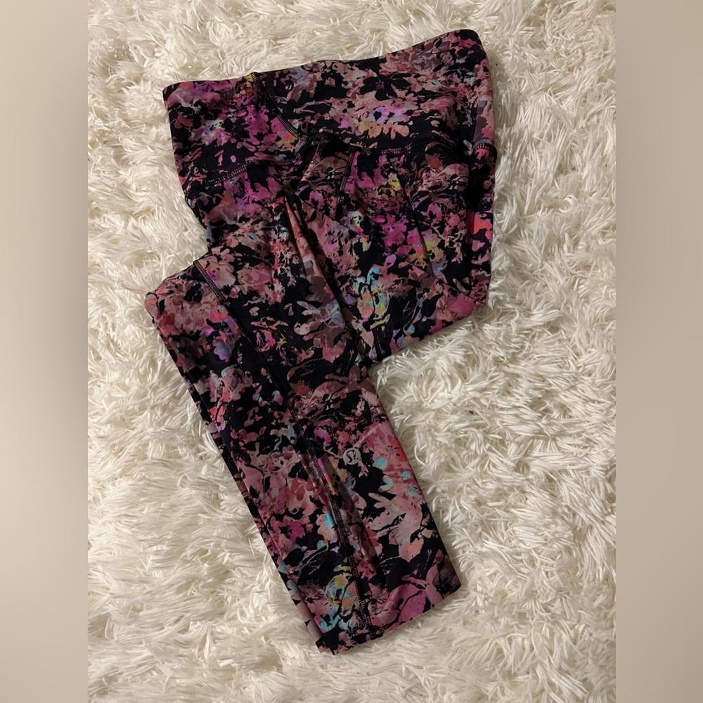 Lululemon Base Pace High Rise Crop 23”. Perfect condition. Hardly worn. Size 4.